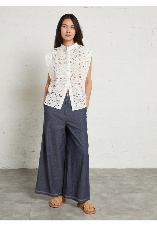Sleeveless button-front top with embroidery - White