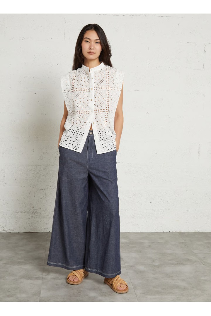 Sleeveless button-front top with embroidery - White