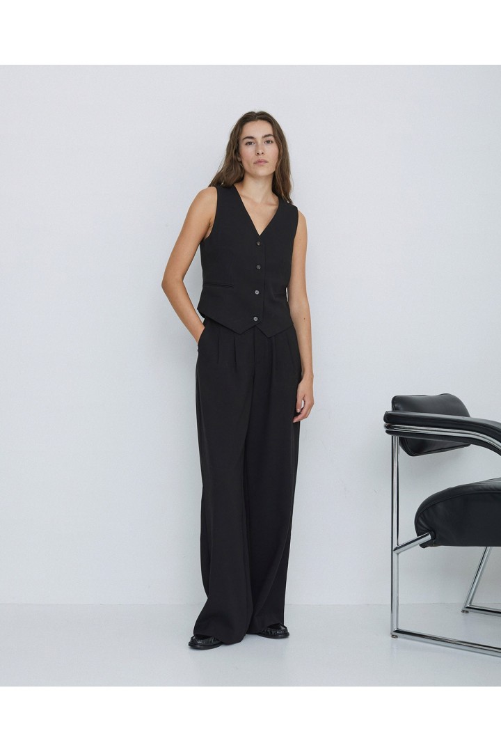 WIDE PLEATED TROUSERS BLACK